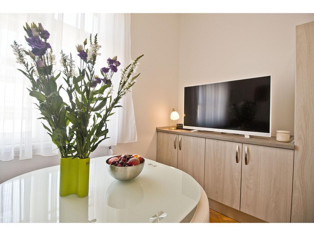 Apartment Grand Split Exterior photo
