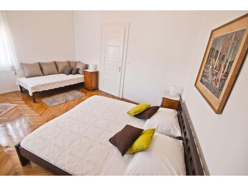 Apartment Grand Split Exterior photo