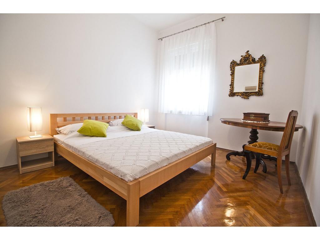 Apartment Grand Split Exterior photo