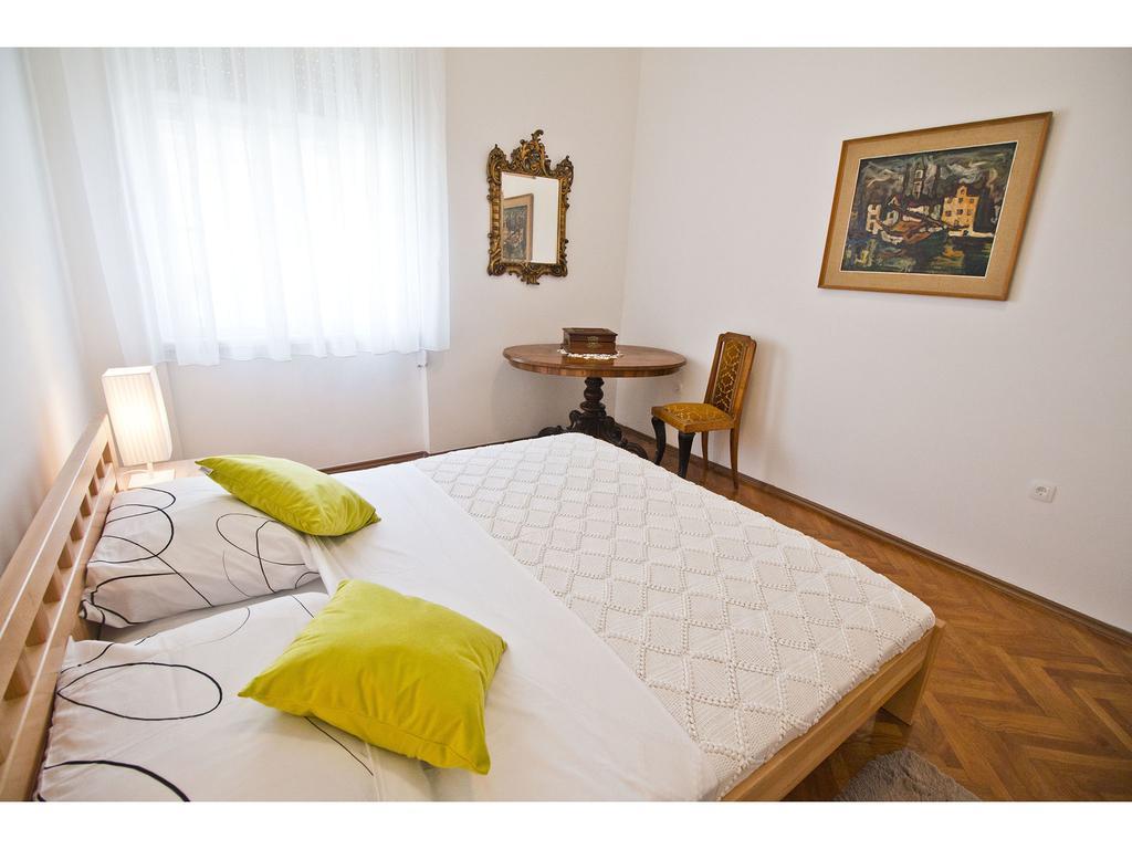 Apartment Grand Split Exterior photo